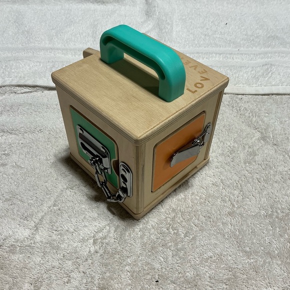 Lovevery The Realist Play Kit - 19-21 months - Picture 13 of 14